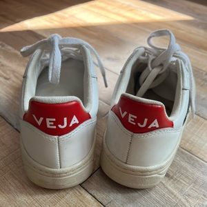 Worn handful of time, good to excellent condition. No rips or scratches.